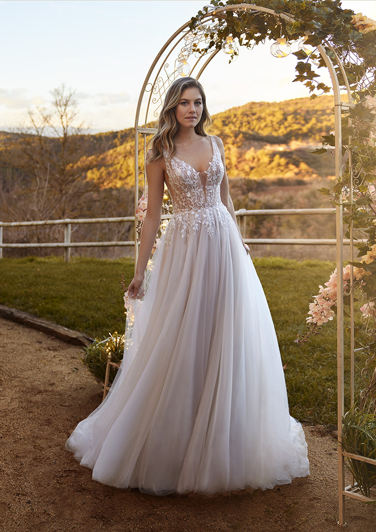 Robe de mariée de couleur nude